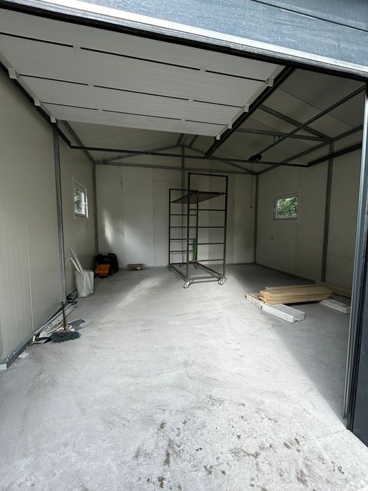 Executam garaje metalice din panouri sandwich – Montaj rap