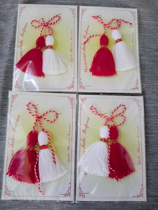 Мартеници гривни, снопчета, за закичване МИКС от производител на едро.