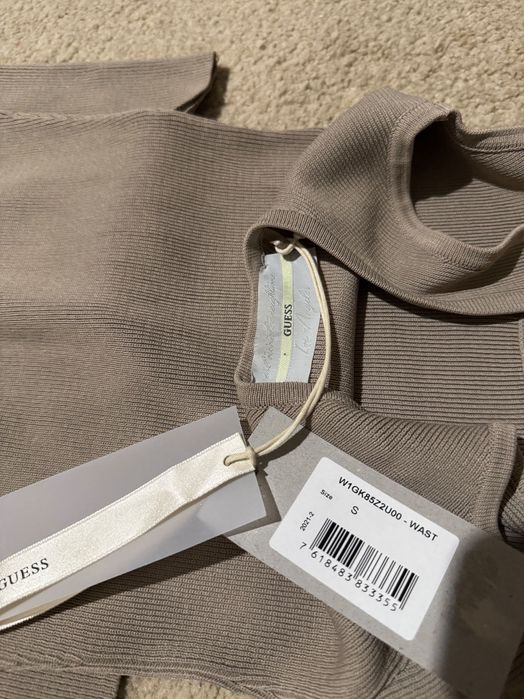 Нова рокля  GUESS