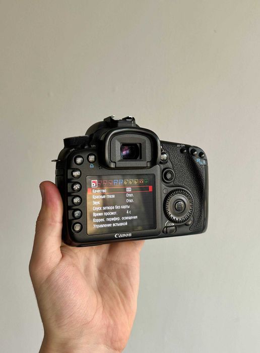 Canon EOS 7D + Canon EF-S 18-200mm / комплект