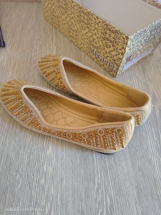 Продаю платье со штанишками и макасинки