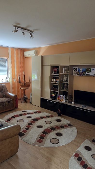 Apartament cu 2 camere decomandate