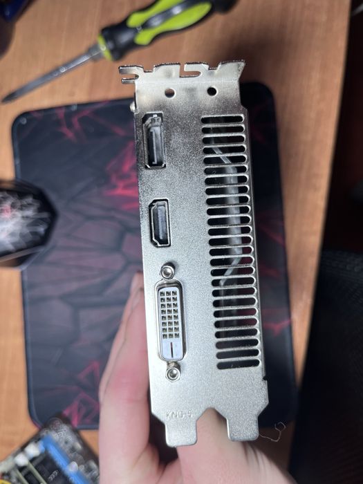 Продам видиокарту RX550