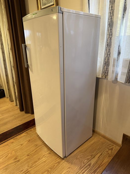 Congelator vertical Arctic AC256+ – 215 L, 6 sertare, stare bună