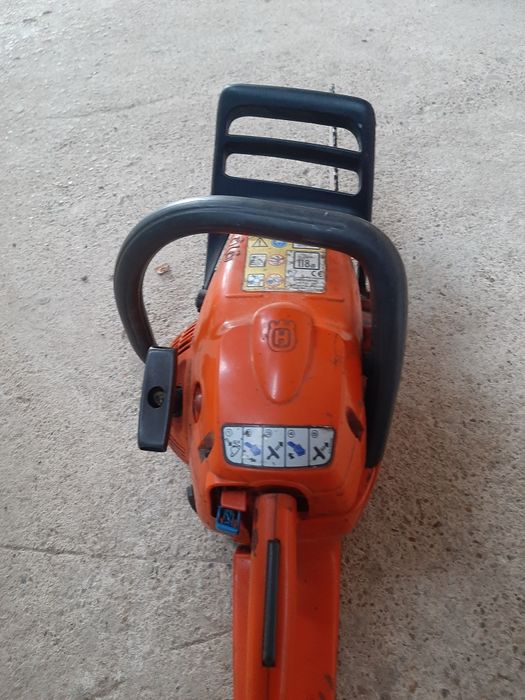 Vând drujba husqvana 236