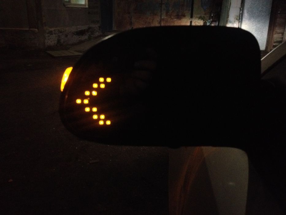 Стрелочки в зеркала поворотники