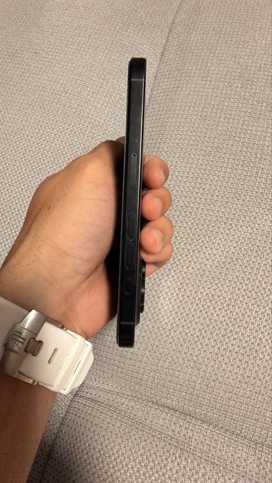 iPhone 16 Pro 128GB Black Titanium – отлично състояние, с гаранция