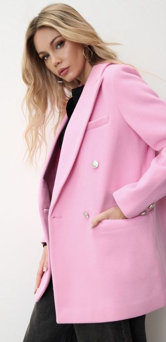 Прекрасно розово палто