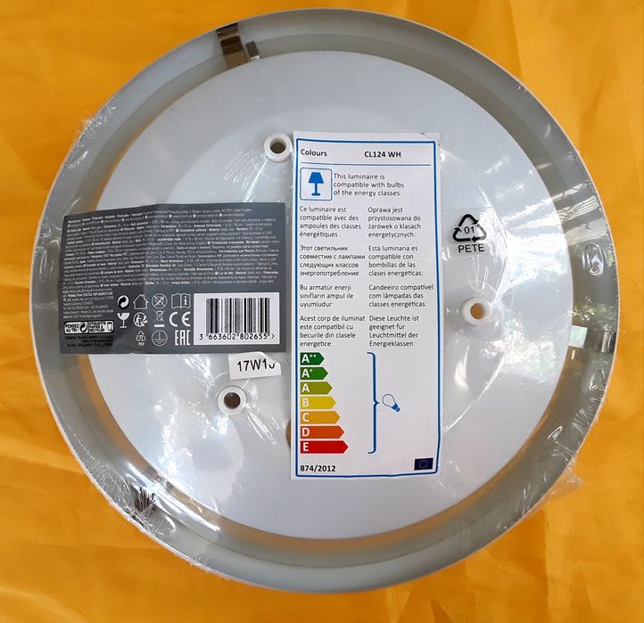 4 Bucăți plafoniere din metal cu sticla diametrul 26 Cm NOI - 95 Lei
