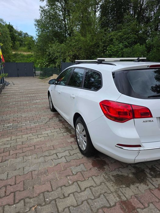 Vând  OPEL  ASTRA Sports TOURER