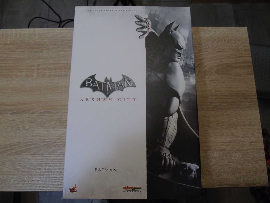 Figurina 1/6 Hot Toys Batman Arkham City/Xbox/Playstation/Sideshow