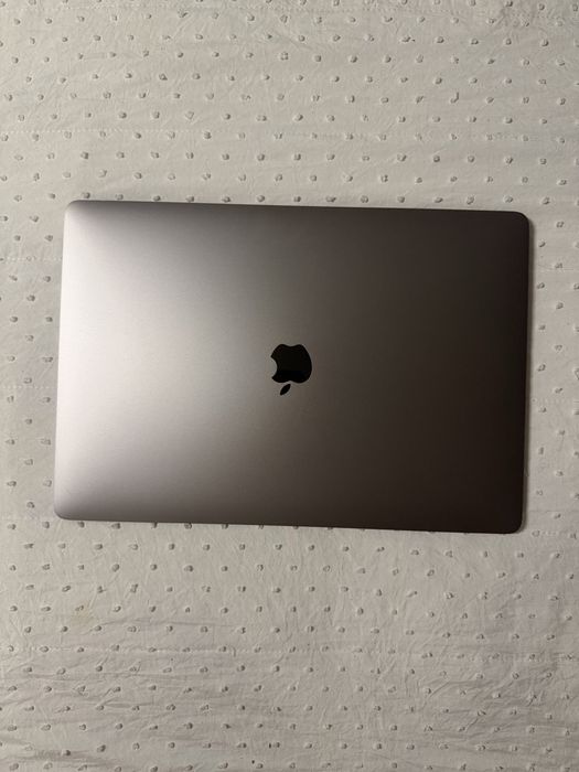 MacBook Pro 15" 2017 | i7 2.9 GHz | 16 GB RAM | SSD 512 GB | Impecabil