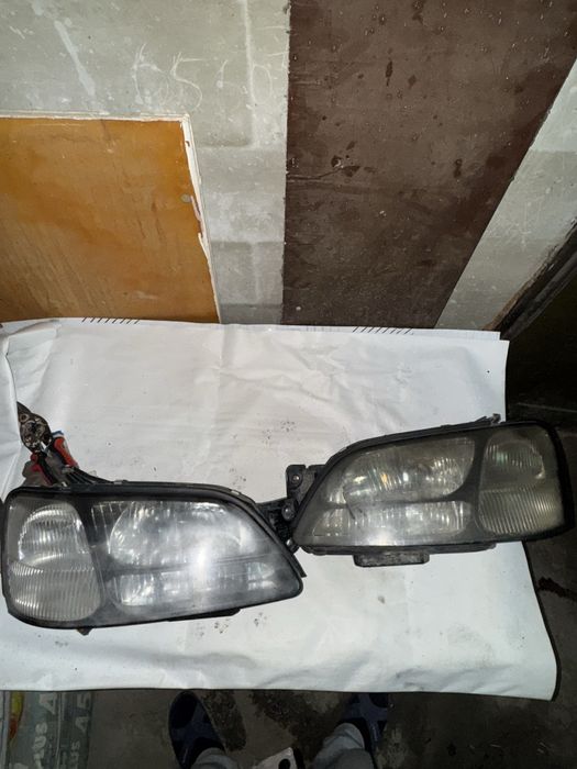 Продам фары на СУБАРУ Б4