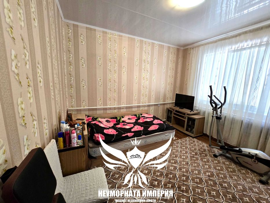 Продавам тристаен и двустаен 176РЗП с гараж в гр.Асеновград, кв.Изток