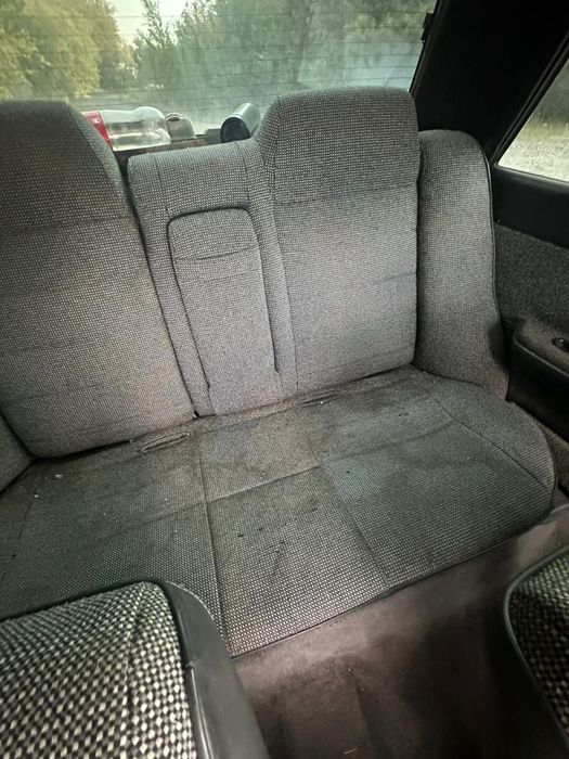 Машина Mazda 323