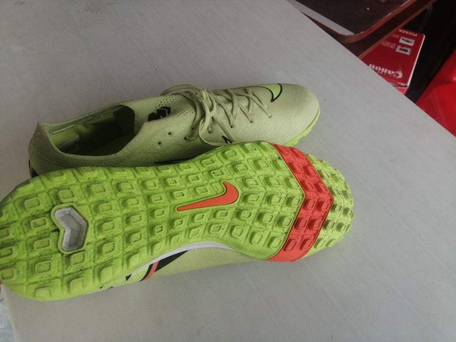 futbol butsa. yangi kiyilmagan