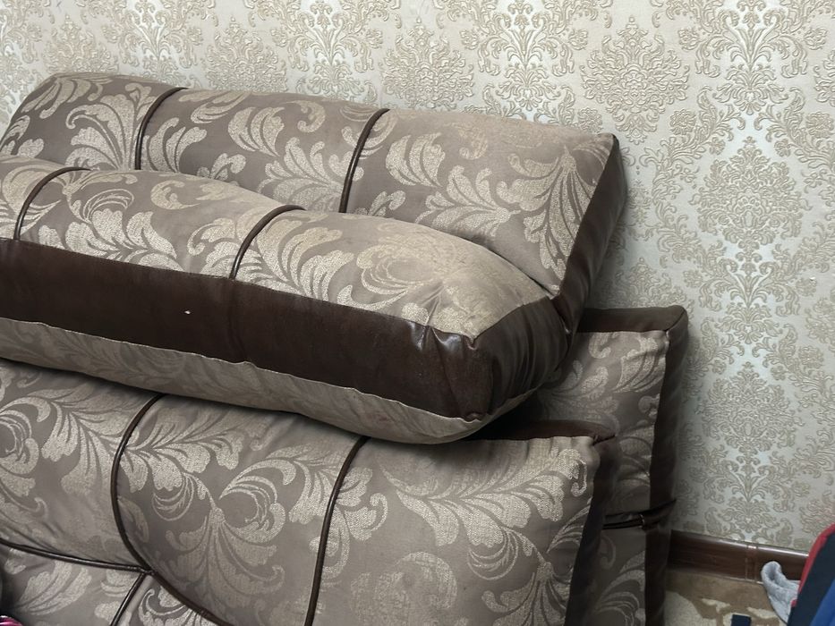 Б/у диван для зала
