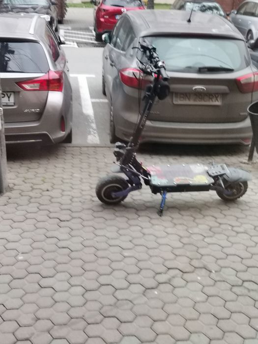 Vând trotineta hallo knight