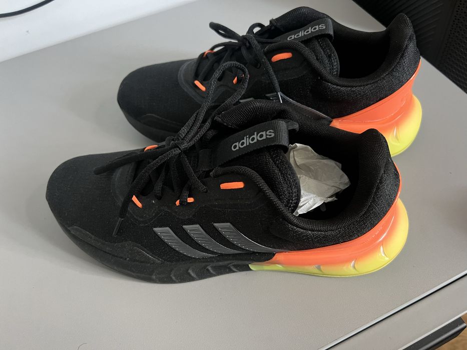 Продам красовки Adidas boost новые оригинал!