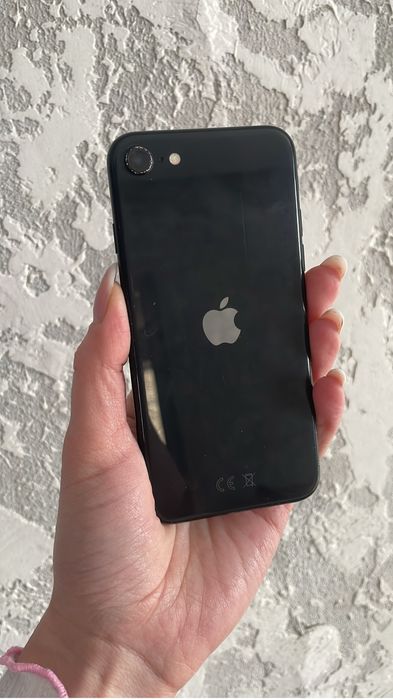 Продам apple se 2020 на 64гб