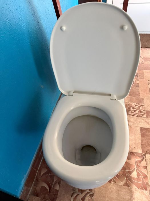 Унитаз продам , самовывоз б/у