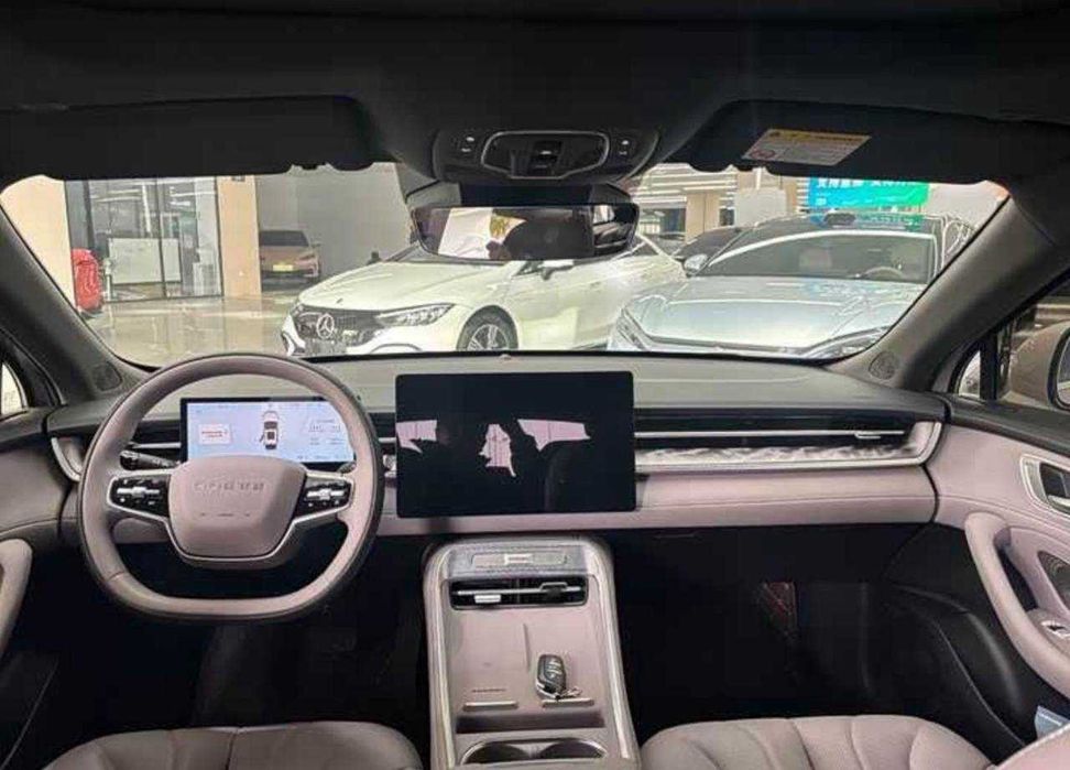 Roewe M7 2060km 160km Elektrda