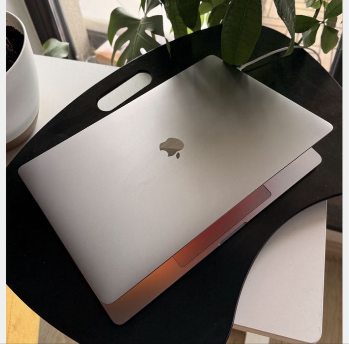 Macbook Pro i7 16gb