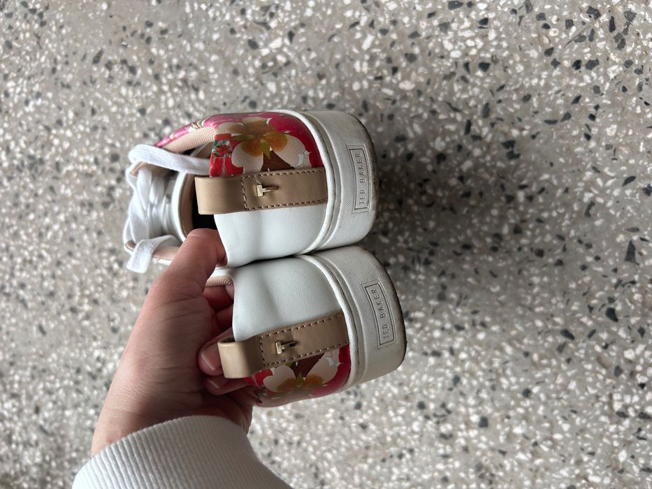 Бели сникърси Ted Baker
