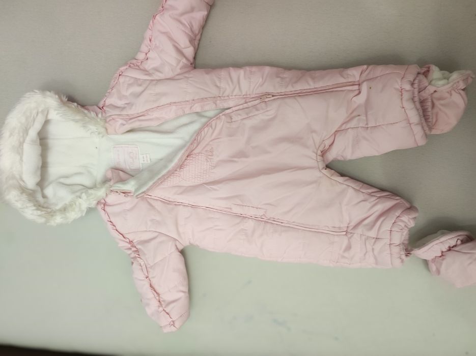 Vând combinezoane diferite dimensiuni