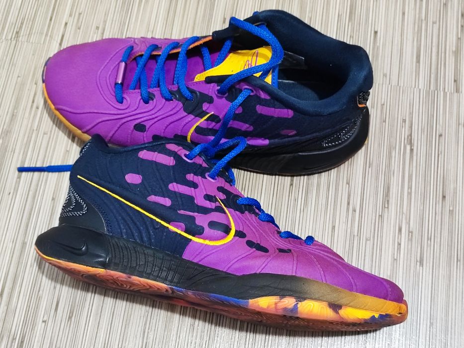 Vând Adidasi baschet Nike Lebron 21