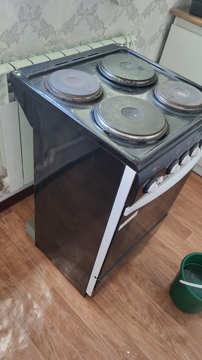 Продам электрическую плиту