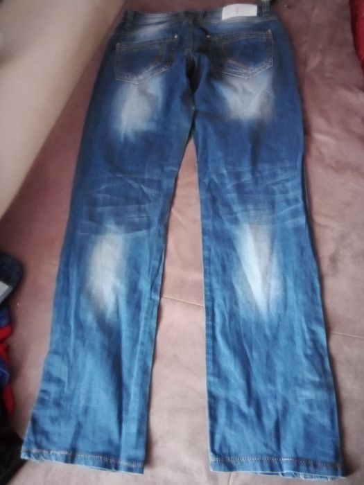 Дънки нови с копчета на джоба