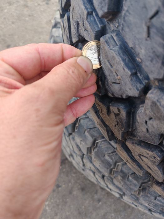 265/70/16 Kunho  road venture MT