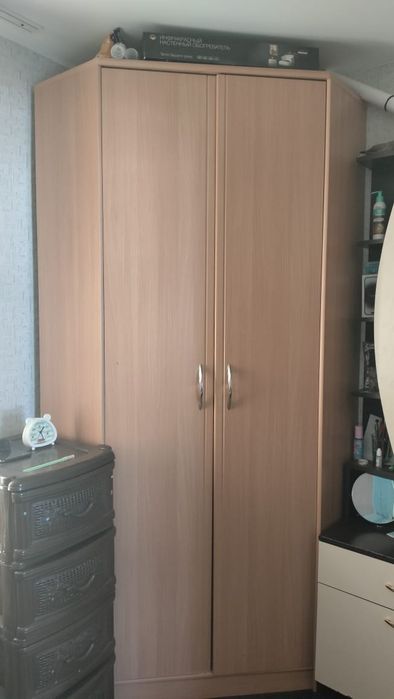 Продам угловой шкаф