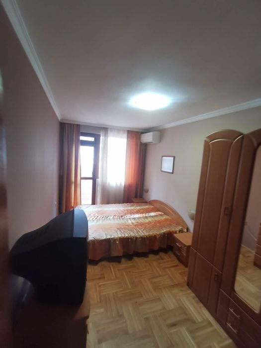 Дава се под наем Тристаен апартамент в Бургас, Център - 110 кв.м за 548.25 € - Снимка #4