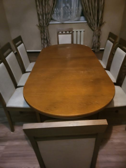 Стулья стол в хорошем состоянии