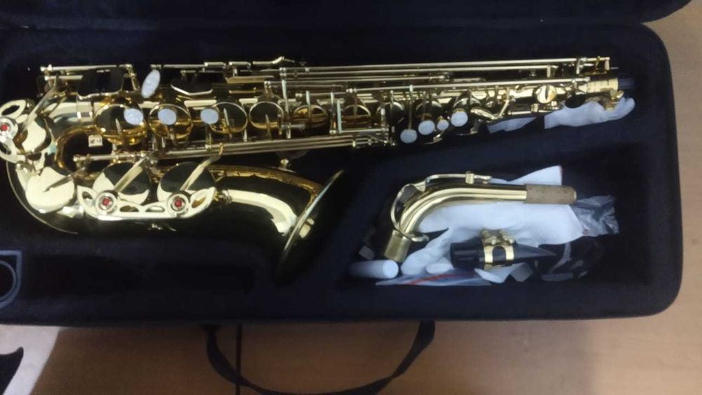 Продам саксофон альт