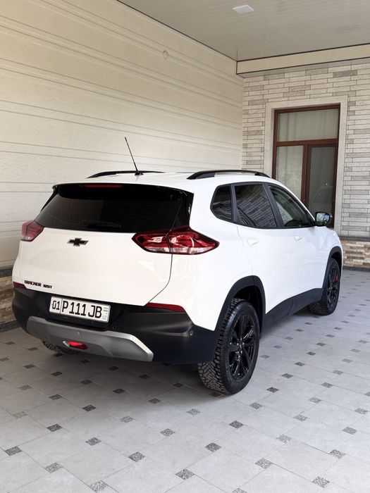 Tracker red line sotiladi