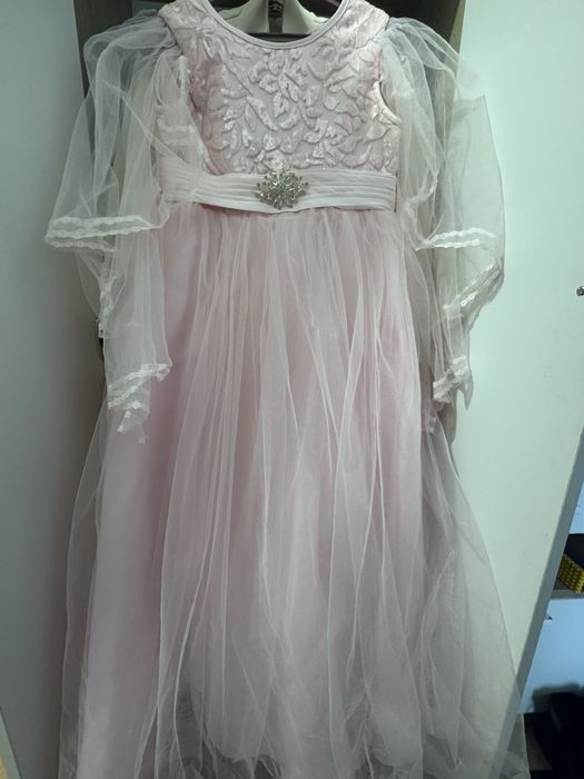 Продам платье для девочки