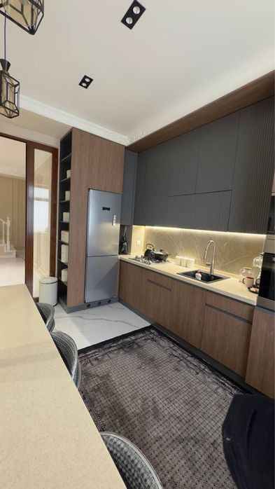 Duplex kvartira sotiladi