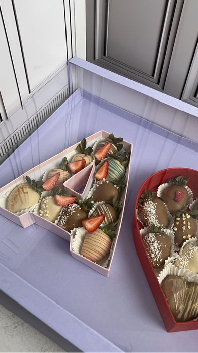 клубника в шоколаде в премиум коробке