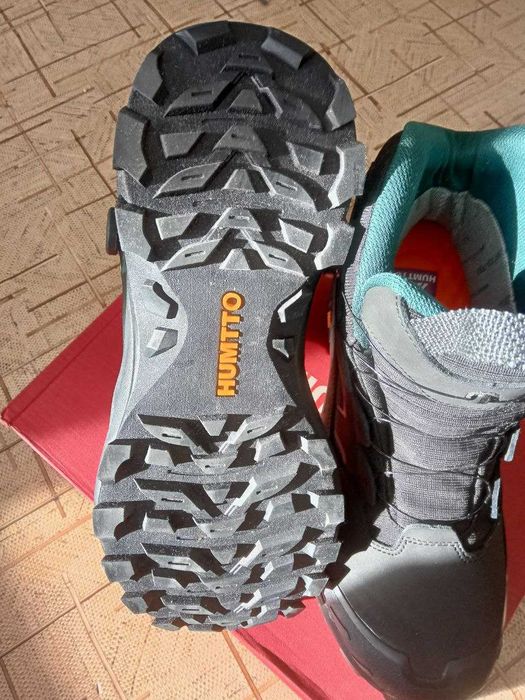 Продам новые трековые ботинки Humtto