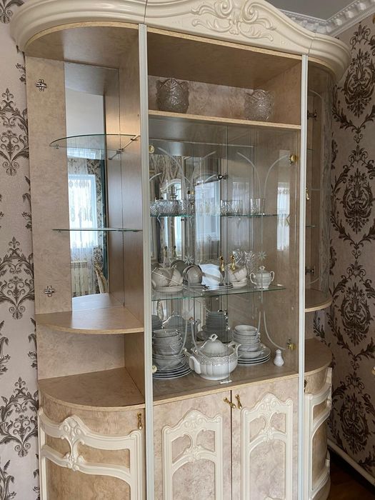 Продаю стенку в хорошие состояний