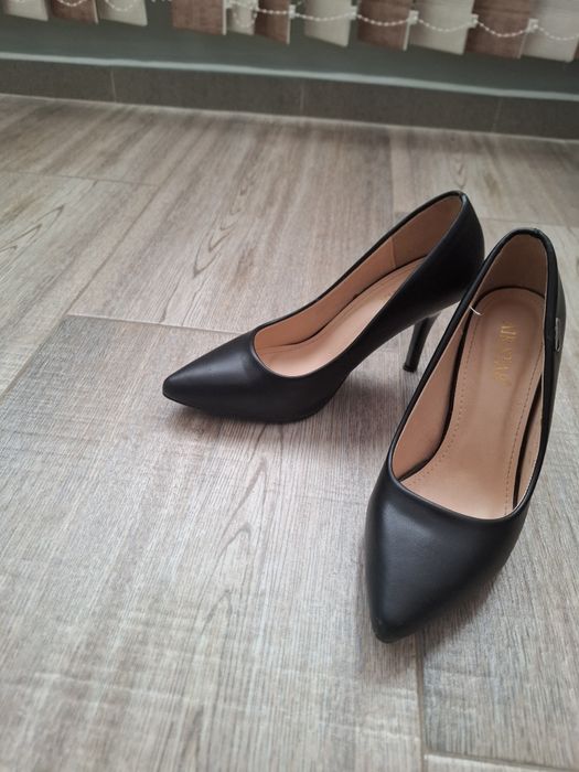 Дамски черни токчета