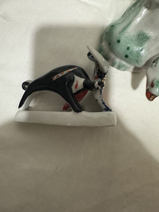 Продаётся фарфоровая статуэтка