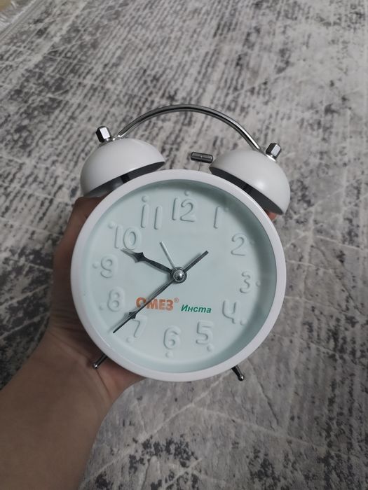 Продам  будильник