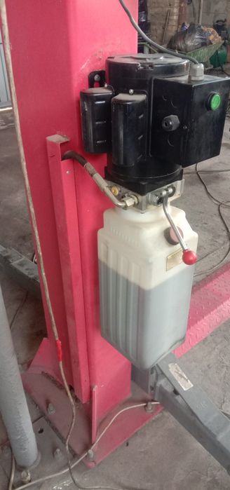 Д ля СТО подъемник стойка прес