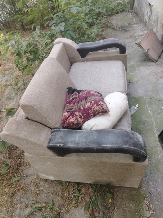 Divan 2 kishilik yotoq ham boladi