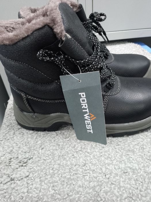 Продам зимние ботинки рабочие