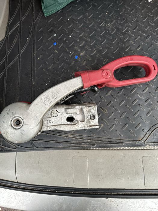 Лапа на теглич Alko